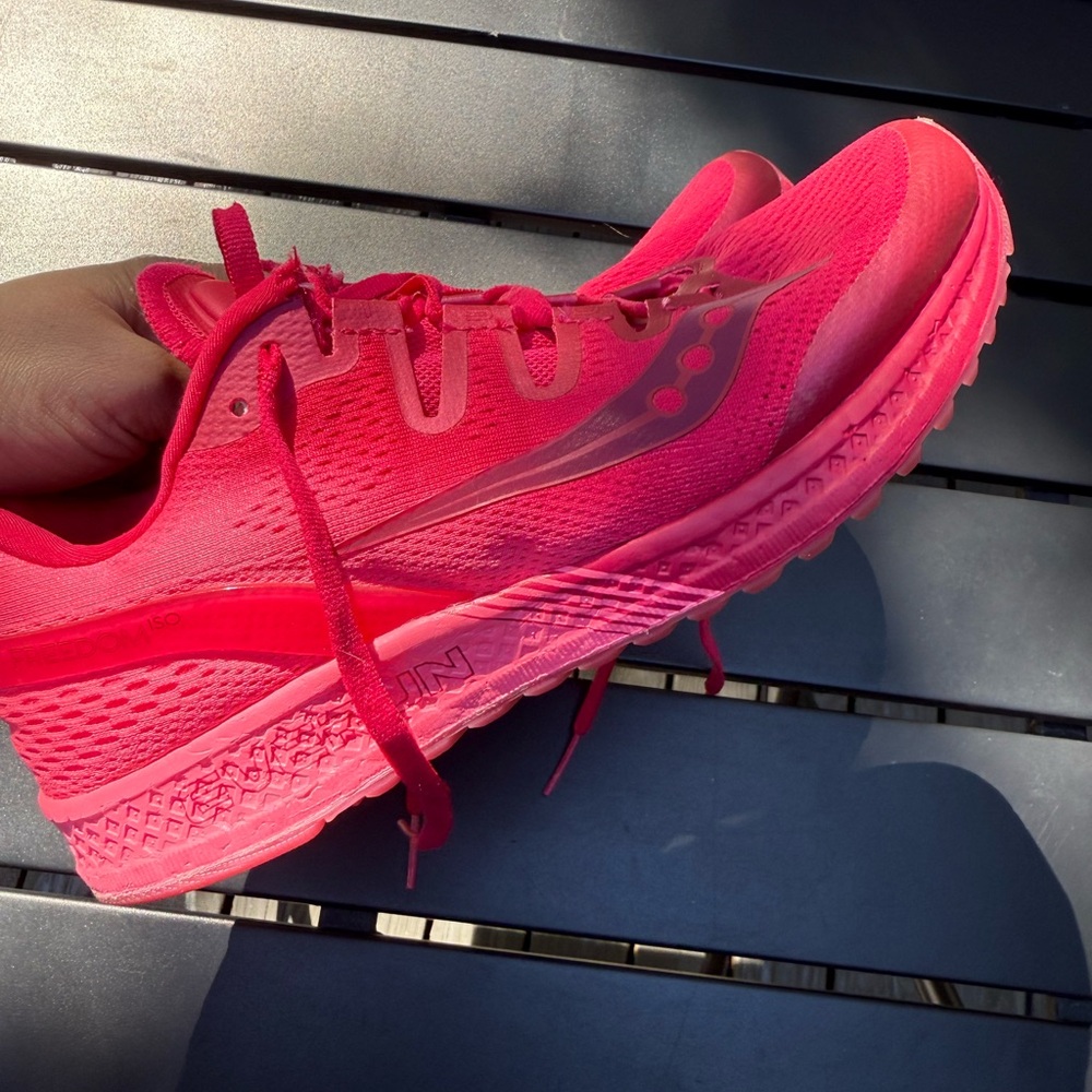 Saucony Freedom ISO Everun Women's Vibrant Pink Running Shoes, Size 8.5 - Picture 2 of 9